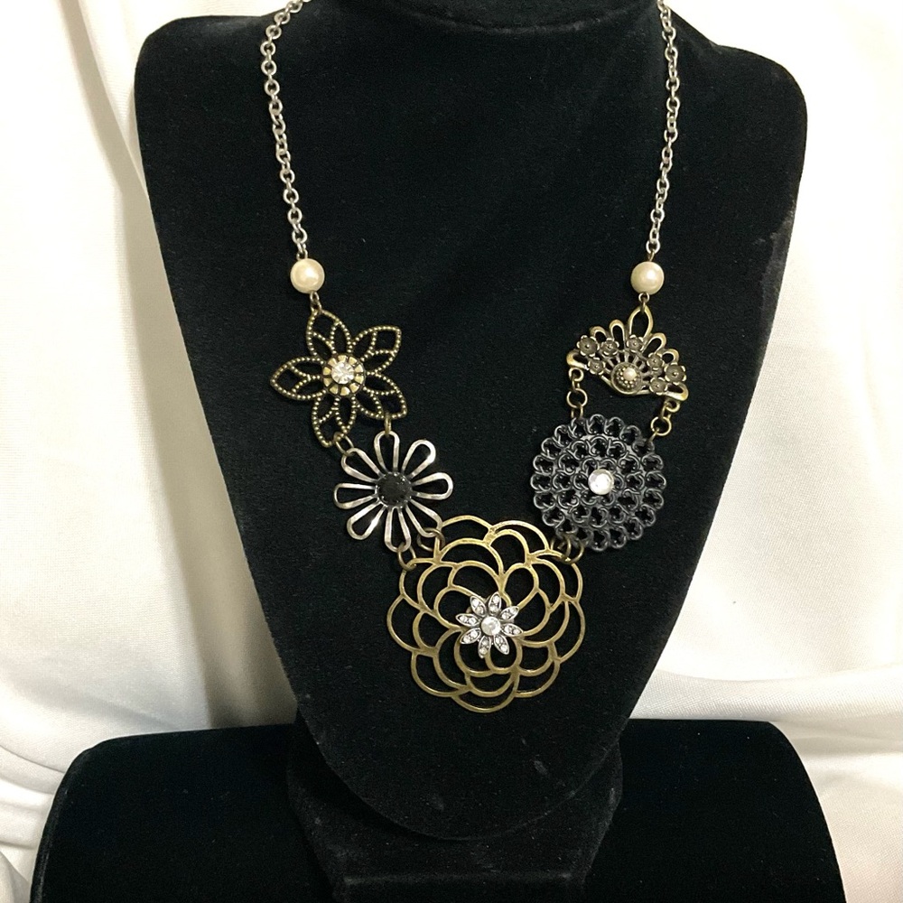 Assorted Colored Flower necklace